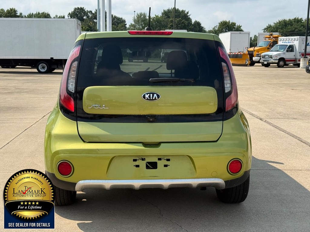 Kia Soul Vehicle Full-screen Gallery Image 6