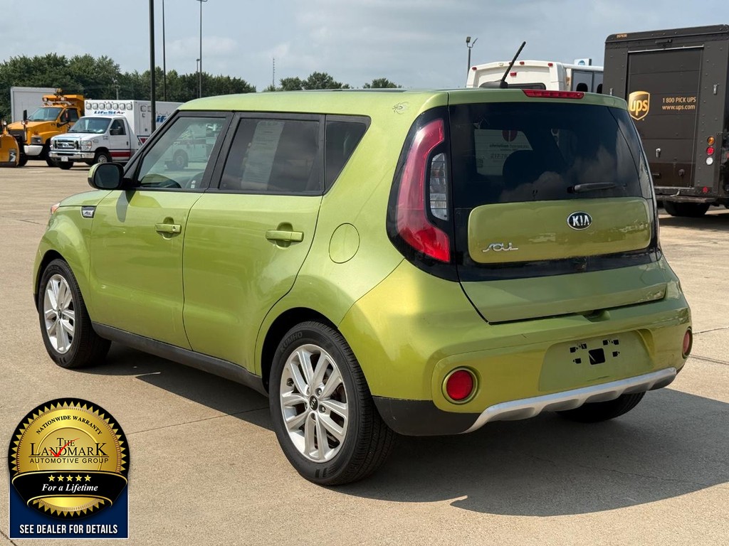 Kia Soul Vehicle Full-screen Gallery Image 7