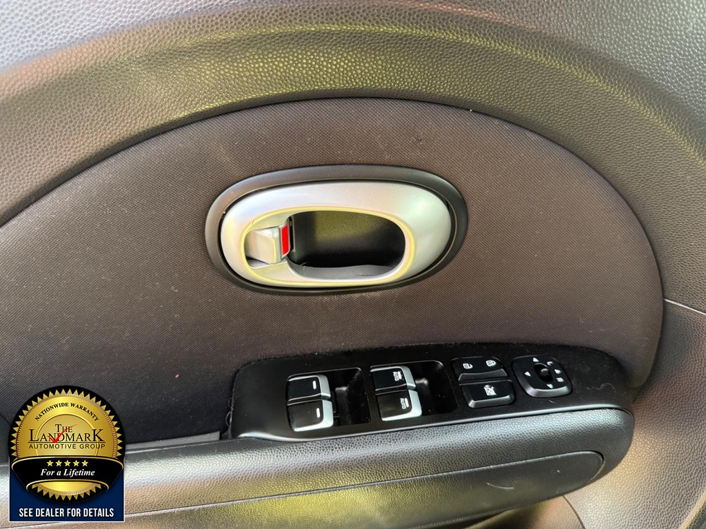 Kia Soul Vehicle Full-screen Gallery Image 8