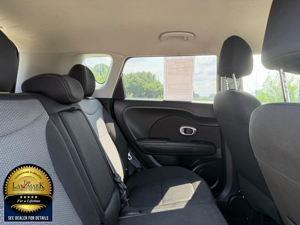 Kia Soul Vehicle Full-screen Gallery Image 14
