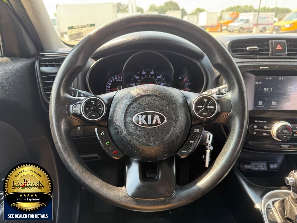 Kia Soul Vehicle Full-screen Gallery Image 16