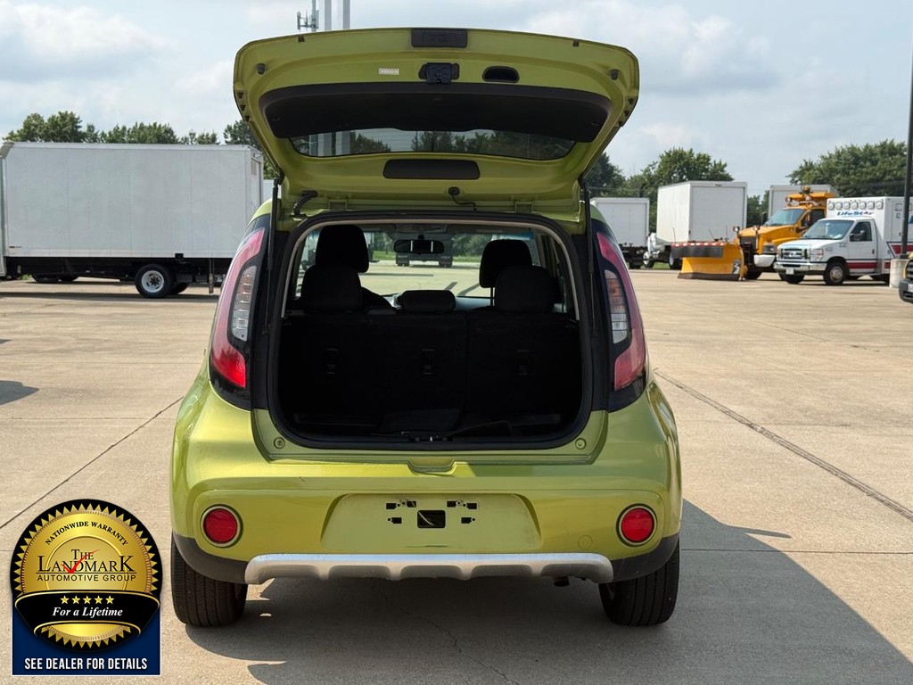 Kia Soul Vehicle Full-screen Gallery Image 18