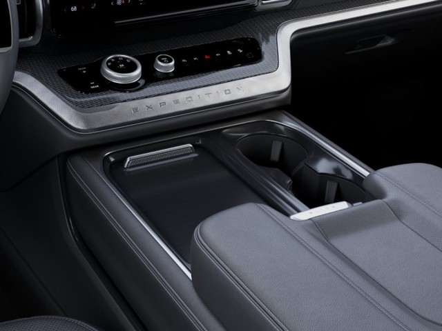 Ford Expedition Vehicle Full-screen Gallery Image 15