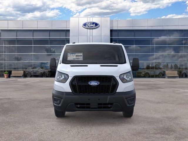 Ford Transit-150 Vehicle Full-screen Gallery Image 6