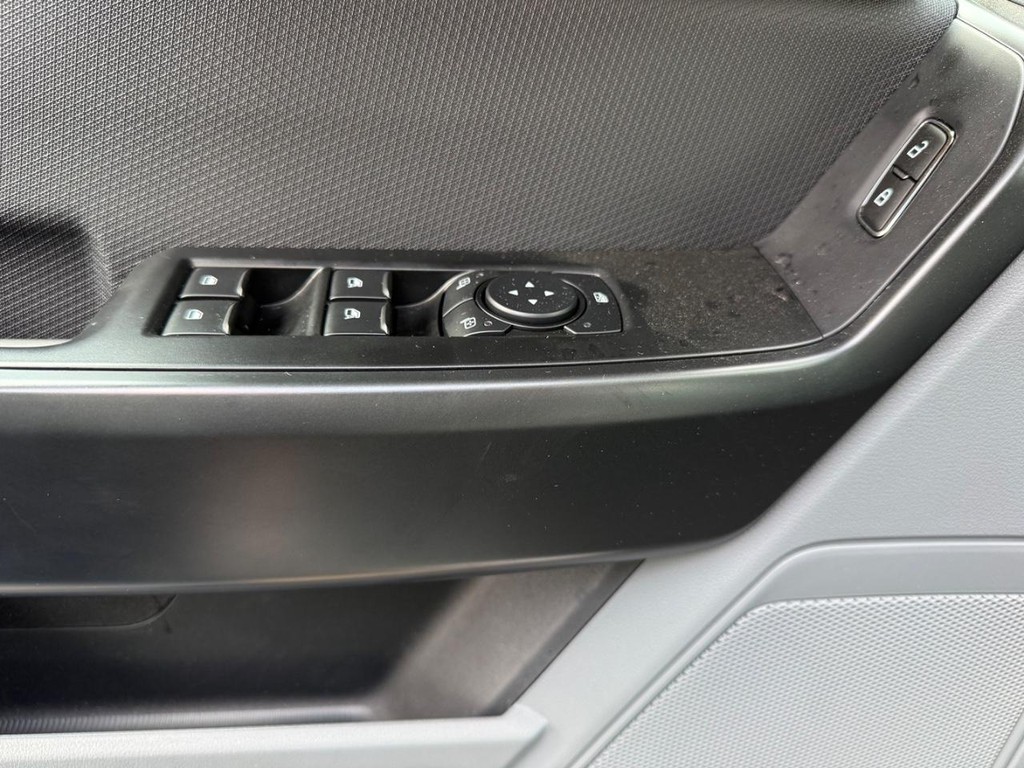 Ford F-150 Vehicle Full-screen Gallery Image 8