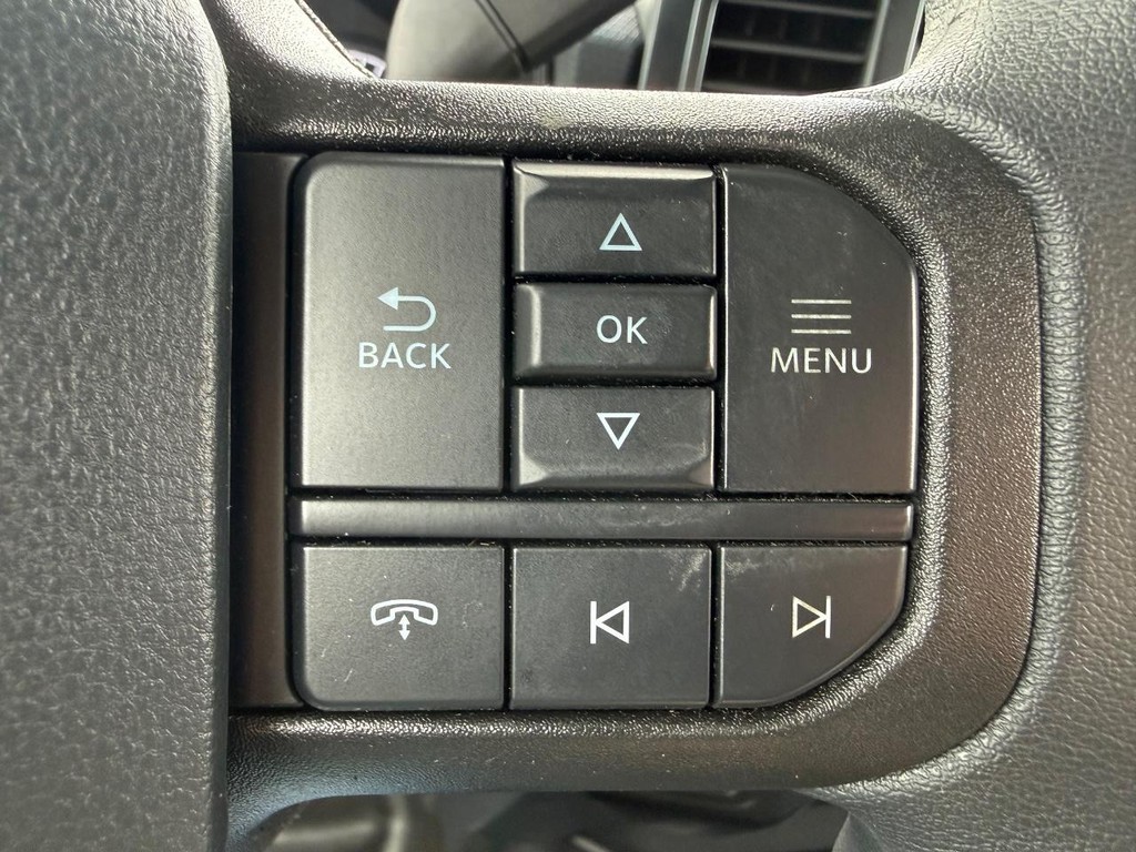 Ford F-150 Vehicle Full-screen Gallery Image 11