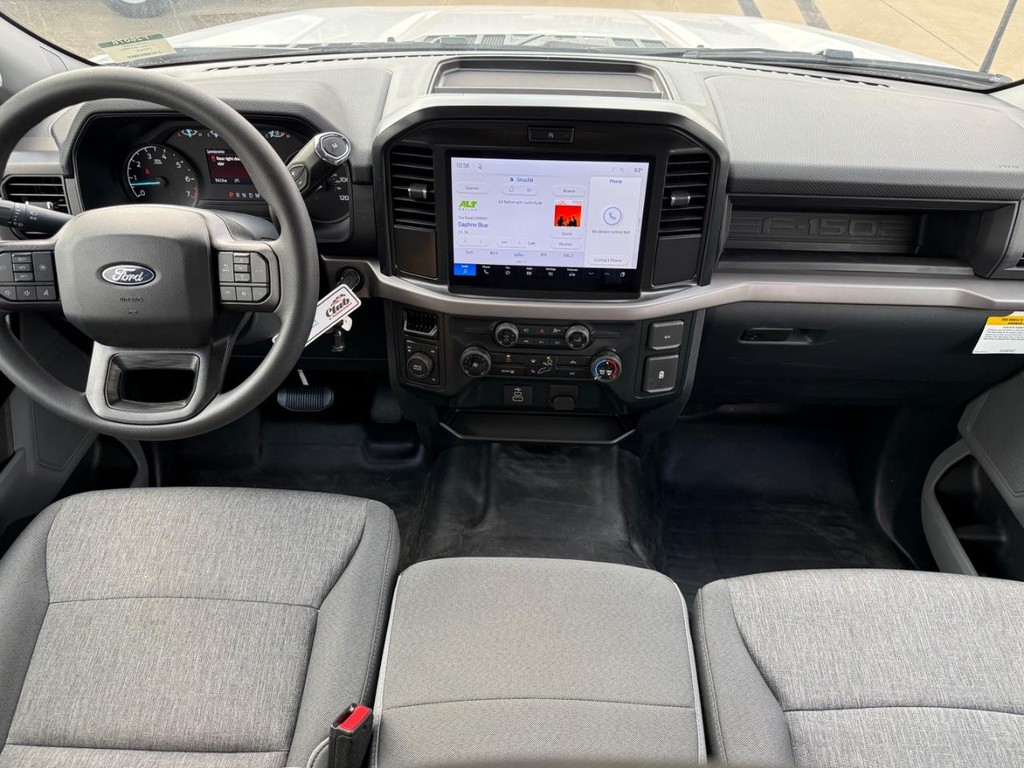 Ford F-150 Vehicle Full-screen Gallery Image 15