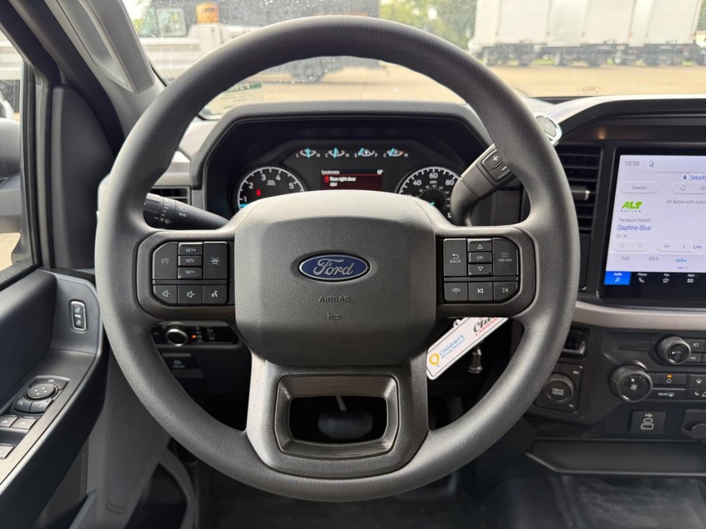 Ford F-150 Vehicle Full-screen Gallery Image 16