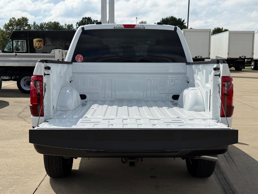 Ford F-150 Vehicle Full-screen Gallery Image 18