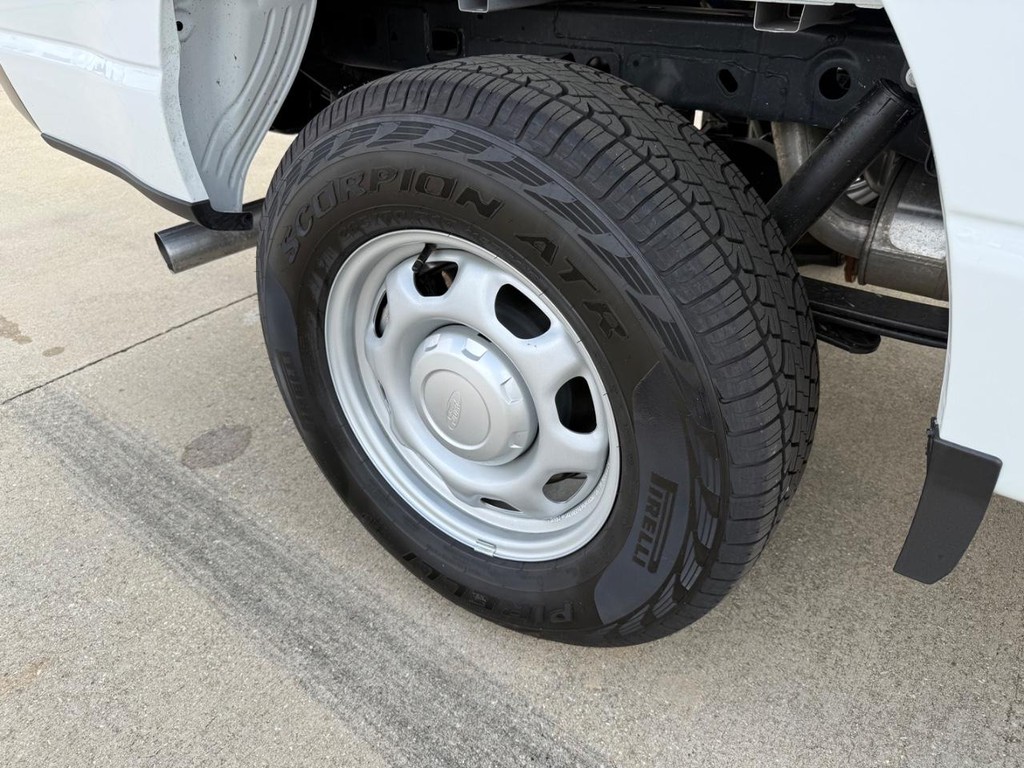 Ford F-150 Vehicle Full-screen Gallery Image 19