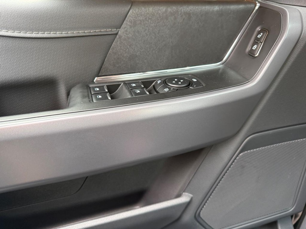 Ford F-150 Vehicle Full-screen Gallery Image 8
