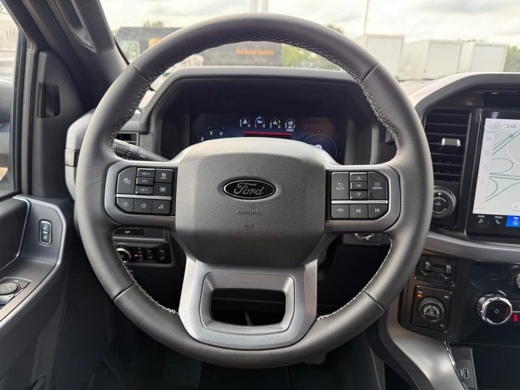 Ford F-150 Vehicle Full-screen Gallery Image 18