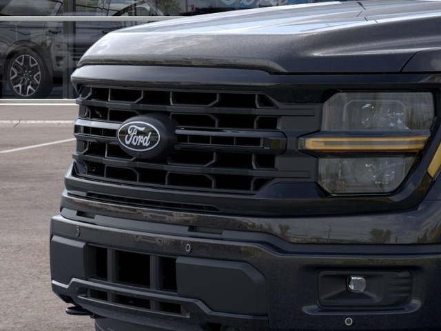 Ford F-150 Vehicle Full-screen Gallery Image 17