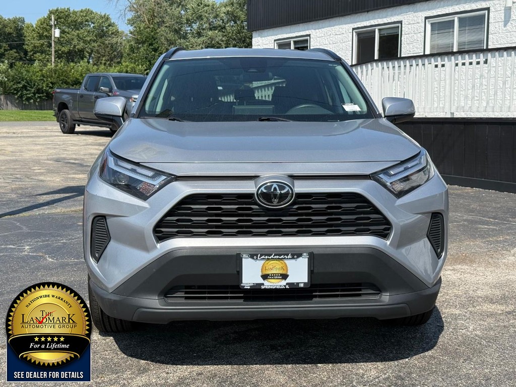 Toyota RAV4 Vehicle Full-screen Gallery Image 2