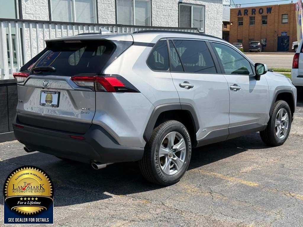 Toyota RAV4 Vehicle Full-screen Gallery Image 5