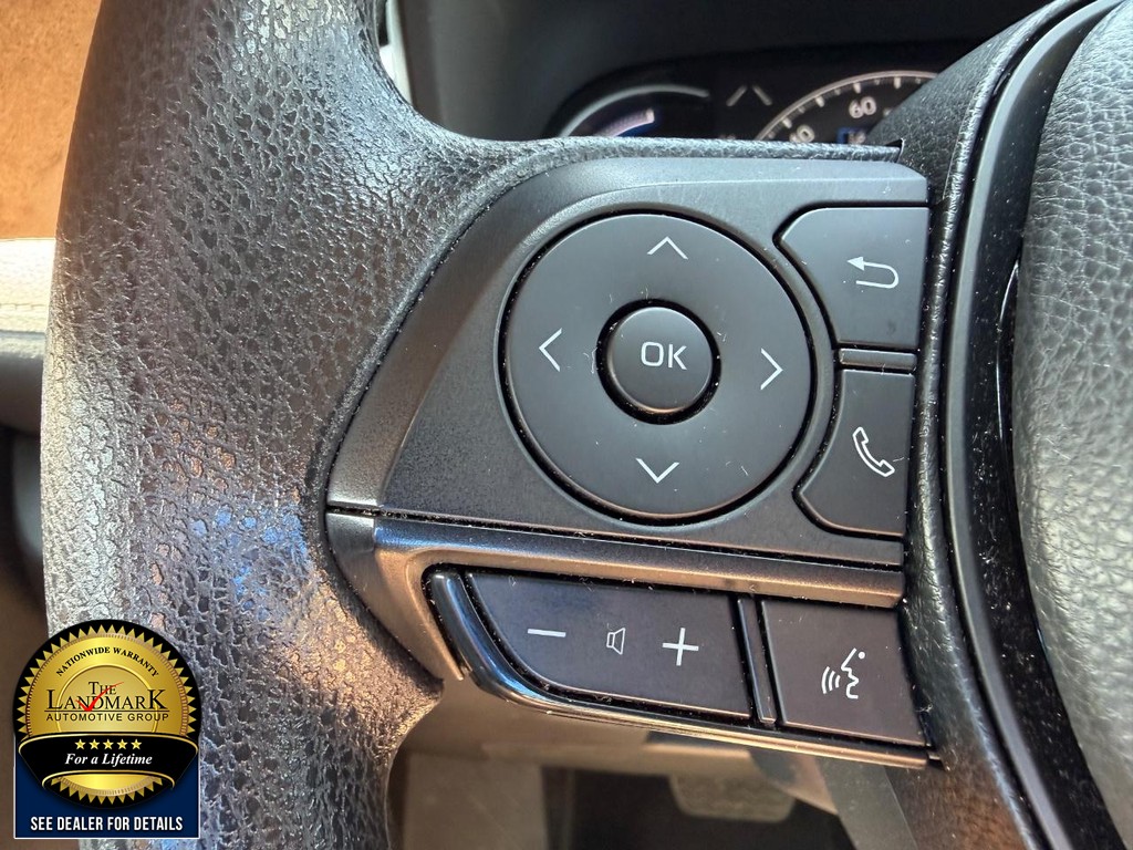 Toyota RAV4 Vehicle Full-screen Gallery Image 10