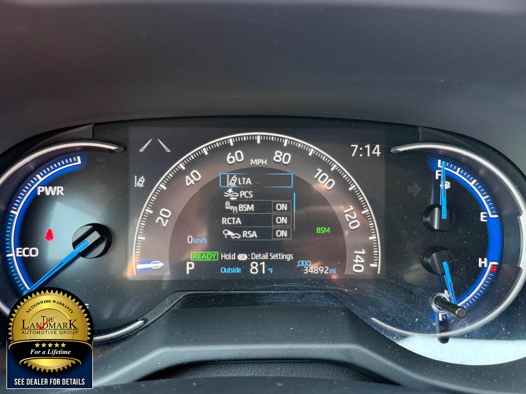 Toyota RAV4 Vehicle Full-screen Gallery Image 12