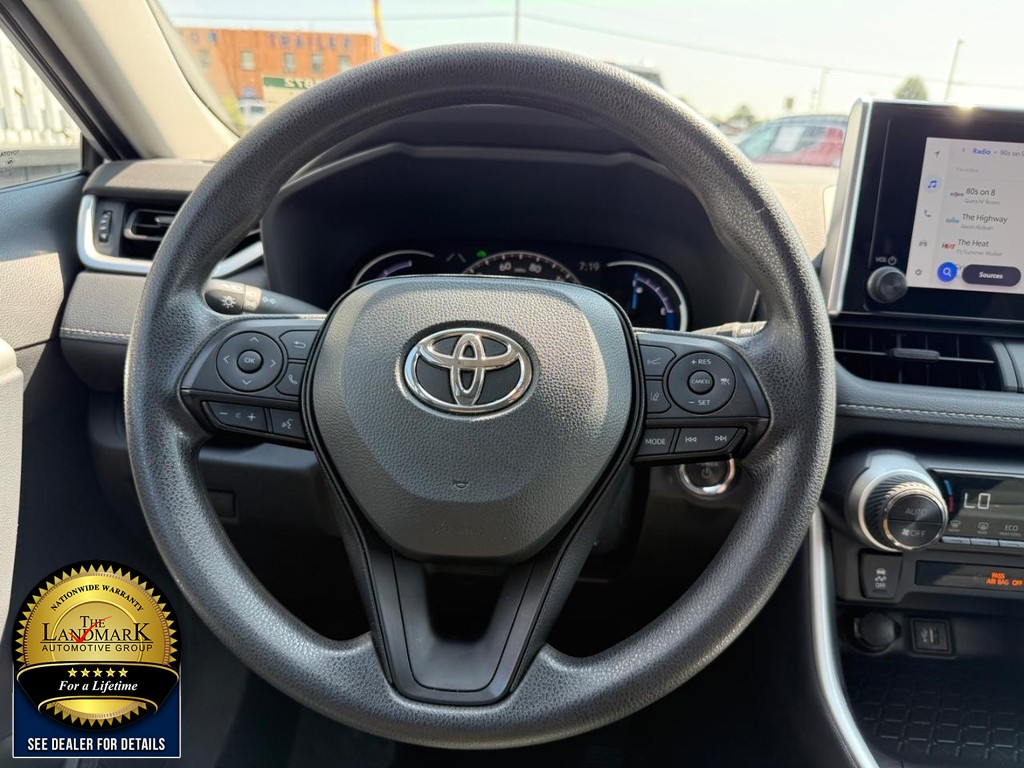 Toyota RAV4 Vehicle Full-screen Gallery Image 16