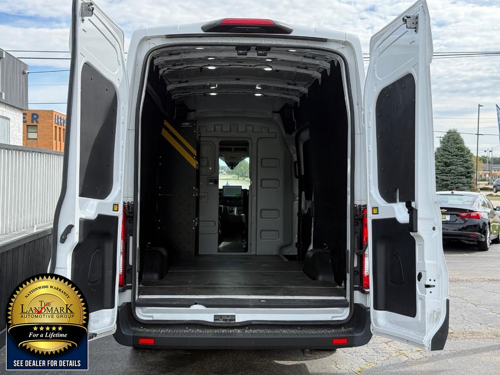 Ford E-Transit Cargo Van Vehicle Full-screen Gallery Image 19