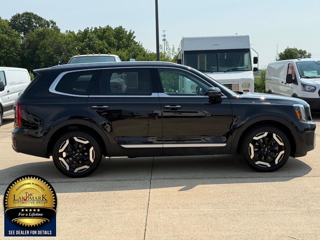 Kia Telluride Vehicle Full-screen Gallery Image 4