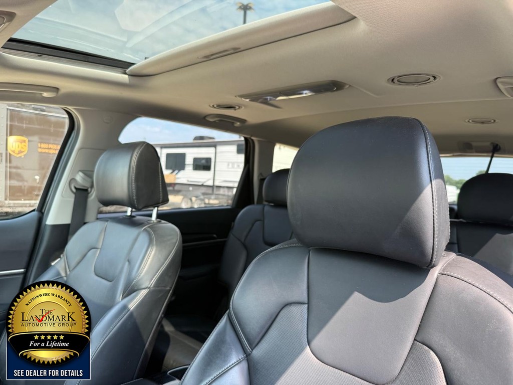 Kia Telluride Vehicle Full-screen Gallery Image 9
