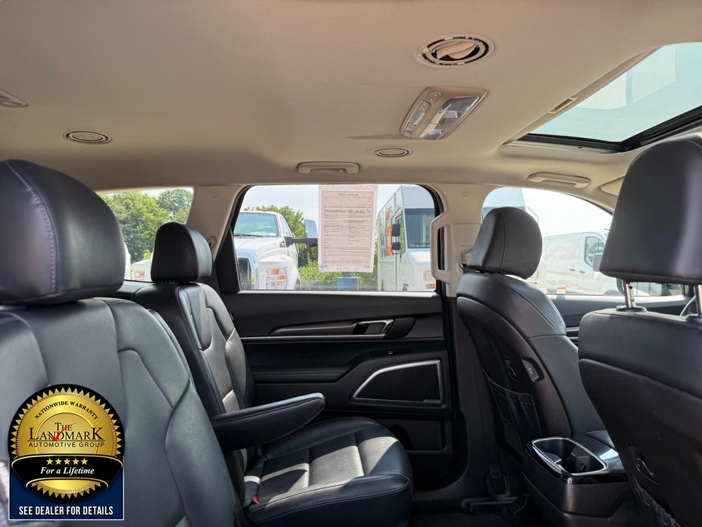 Kia Telluride Vehicle Full-screen Gallery Image 14