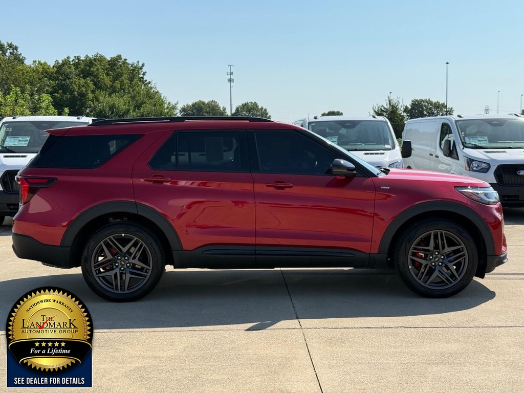 Ford Explorer Vehicle Full-screen Gallery Image 4