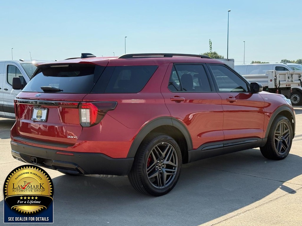 Ford Explorer Vehicle Full-screen Gallery Image 5