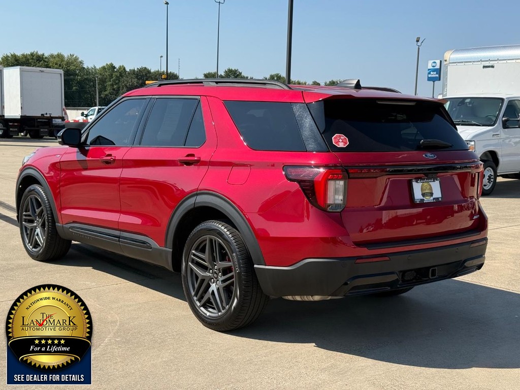 Ford Explorer Vehicle Full-screen Gallery Image 6