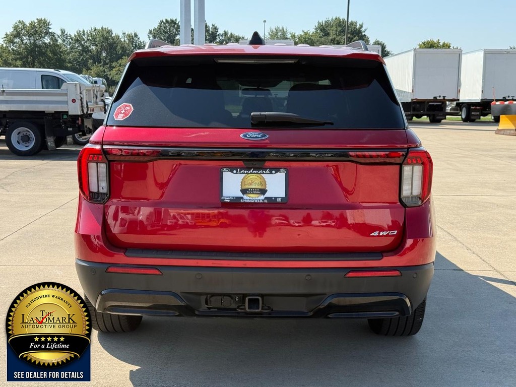 Ford Explorer Vehicle Full-screen Gallery Image 7