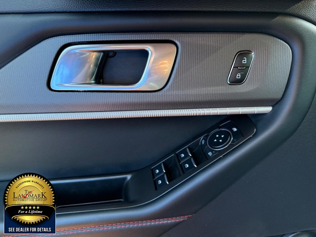 Ford Explorer Vehicle Full-screen Gallery Image 8