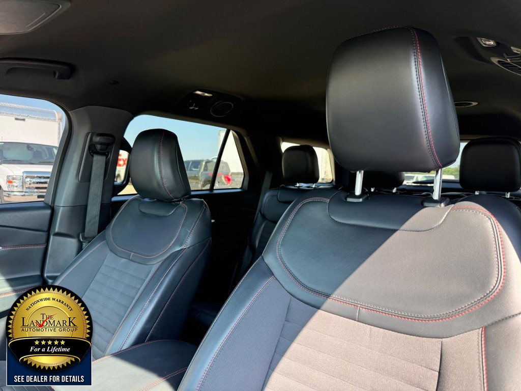 Ford Explorer Vehicle Full-screen Gallery Image 9