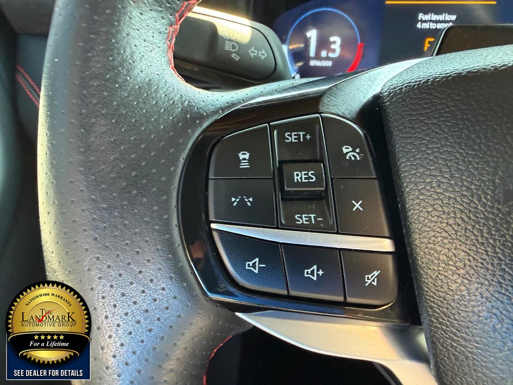Ford Explorer Vehicle Full-screen Gallery Image 10