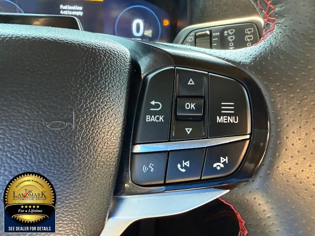 Ford Explorer Vehicle Full-screen Gallery Image 11