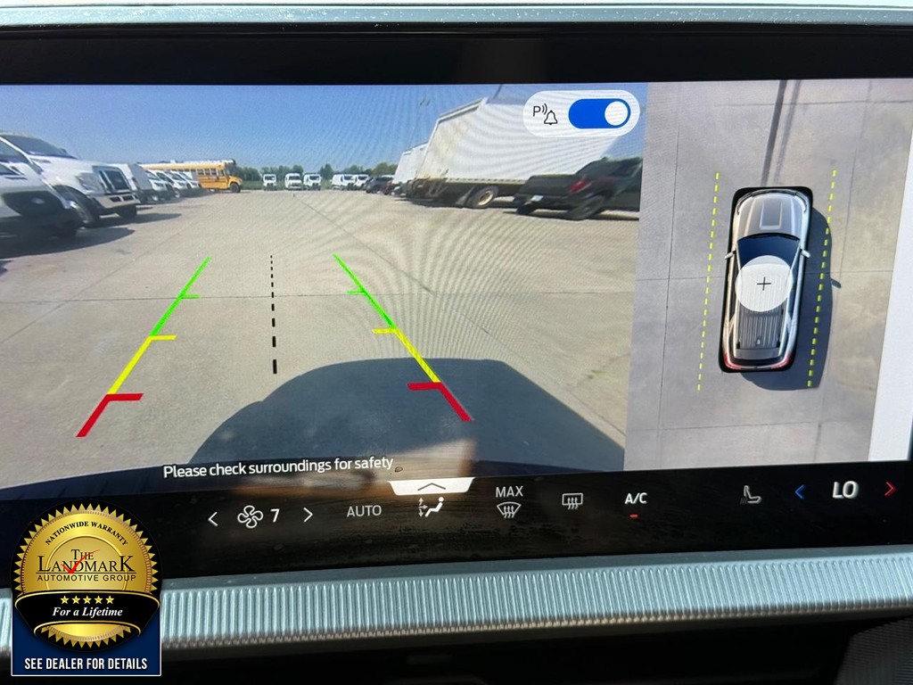 Ford Explorer Vehicle Full-screen Gallery Image 13