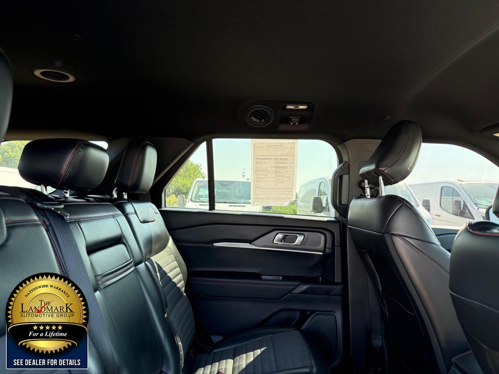 Ford Explorer Vehicle Full-screen Gallery Image 16