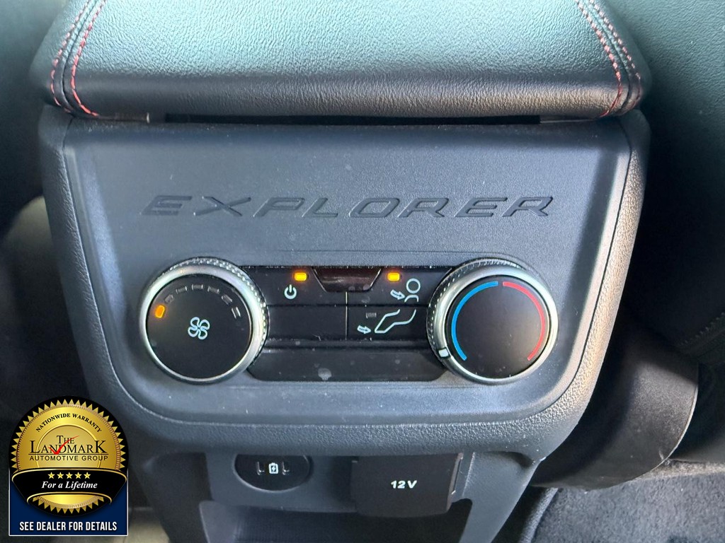 Ford Explorer Vehicle Full-screen Gallery Image 17