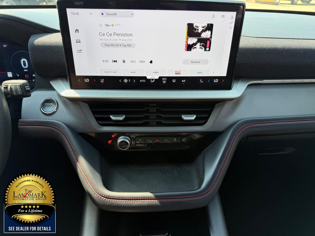 Ford Explorer Vehicle Full-screen Gallery Image 21
