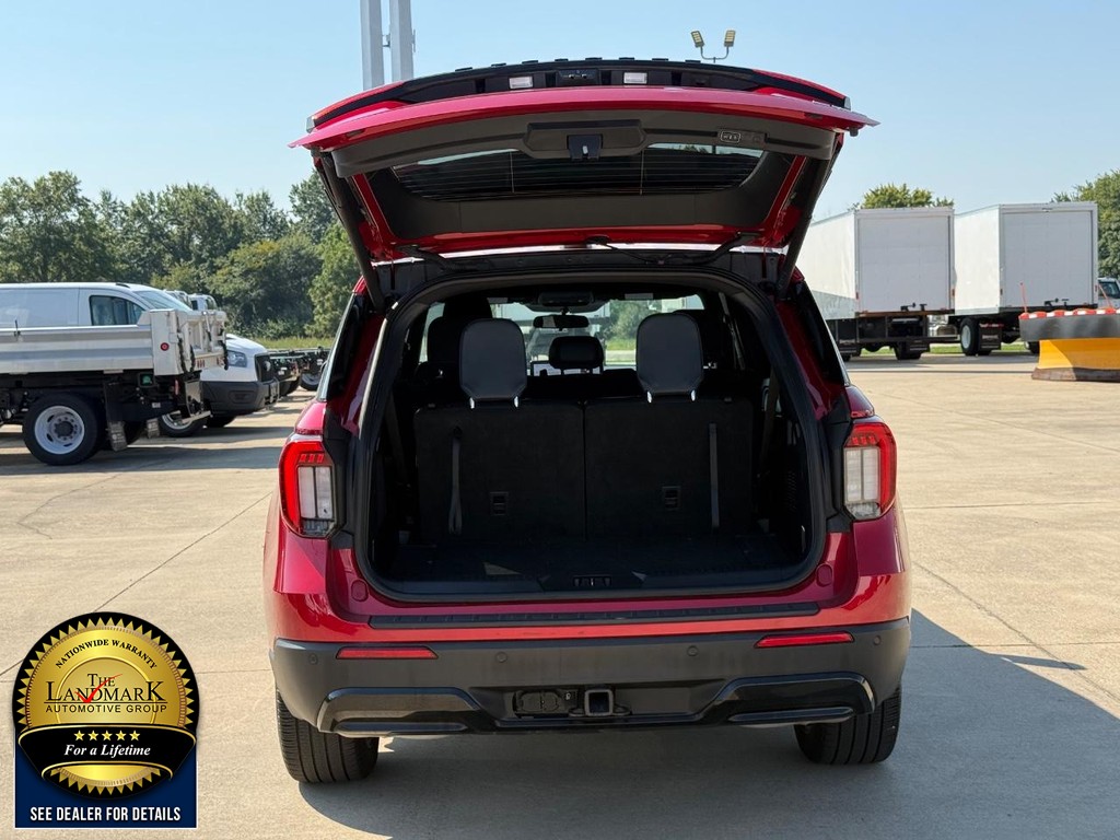 Ford Explorer Vehicle Full-screen Gallery Image 22