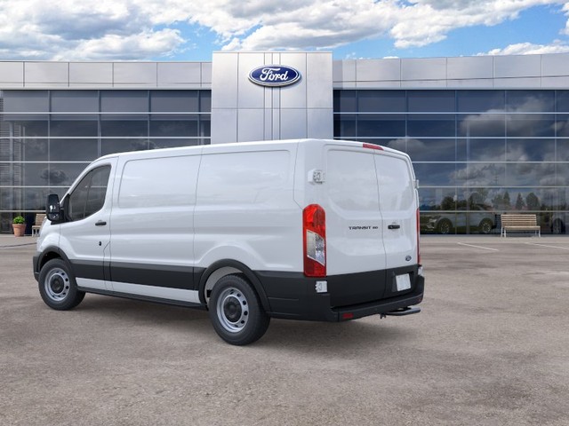 Ford Transit-150 Vehicle Full-screen Gallery Image 4