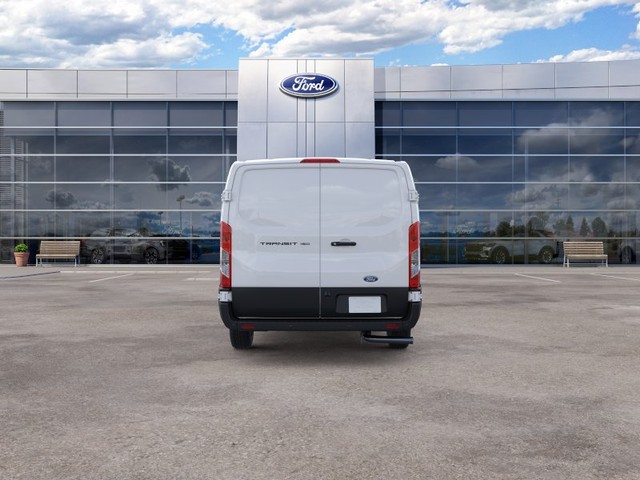 Ford Transit-150 Vehicle Full-screen Gallery Image 5