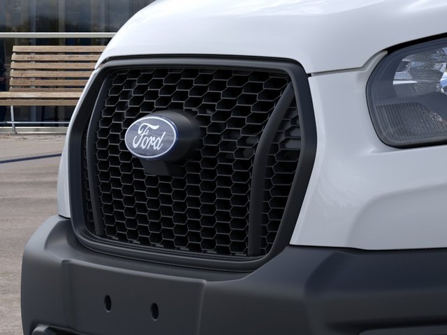 Ford Transit-150 Vehicle Full-screen Gallery Image 17