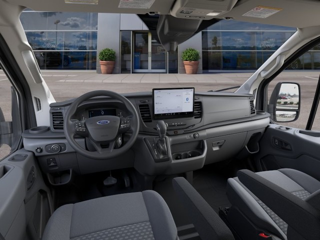 Ford Transit-150 Vehicle Full-screen Gallery Image 9