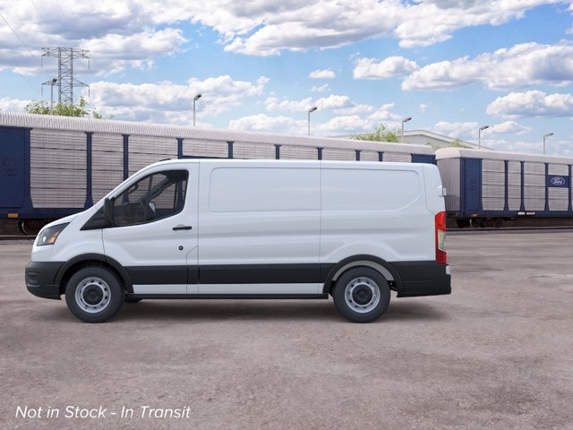 Ford Transit-150 Vehicle Full-screen Gallery Image 3