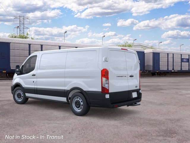 Ford Transit-150 Vehicle Full-screen Gallery Image 4