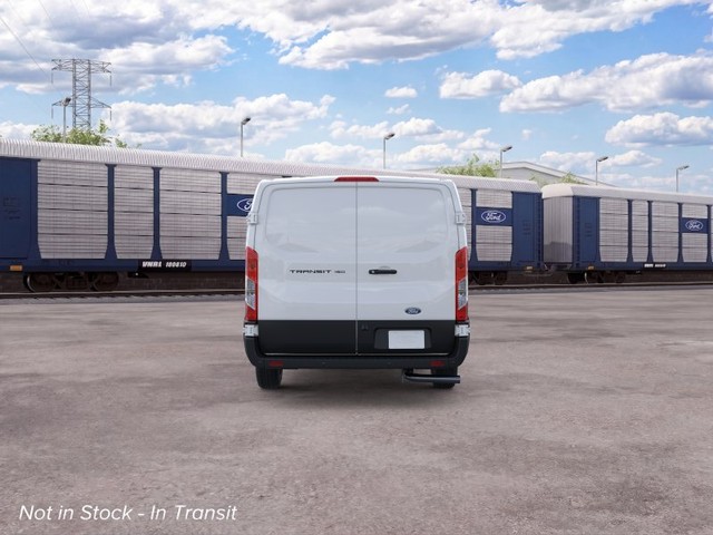 Ford Transit-150 Vehicle Full-screen Gallery Image 5