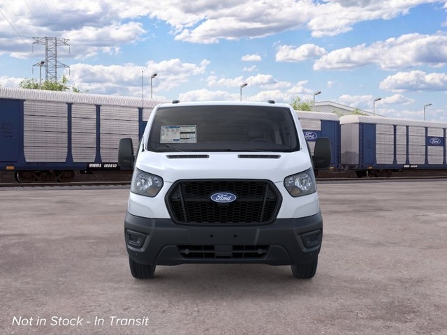 Ford Transit-150 Vehicle Full-screen Gallery Image 6