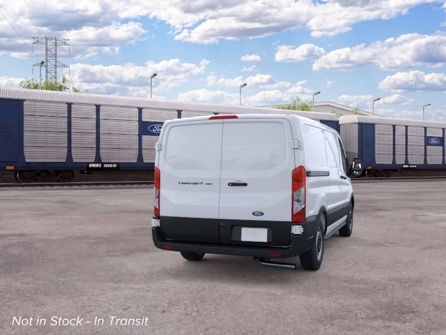 Ford Transit-150 Vehicle Full-screen Gallery Image 8