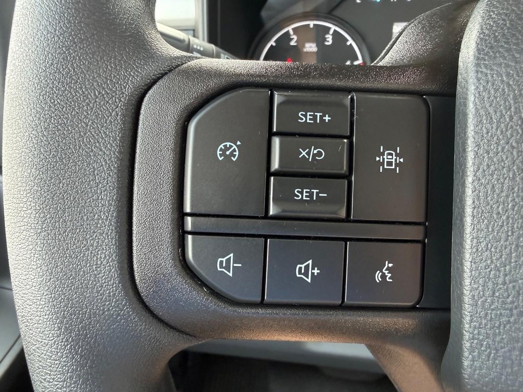 Ford Super Duty F-450 DRW Vehicle Full-screen Gallery Image 10