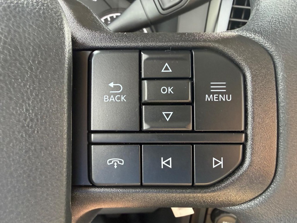Ford Super Duty F-450 DRW Vehicle Full-screen Gallery Image 11